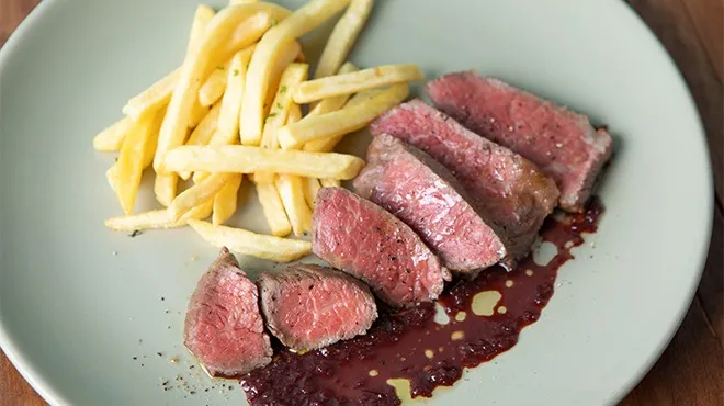 国産牛赤身肉のステーキ